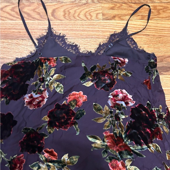 a.n.a velvet floral tank top - Picture 2 of 4